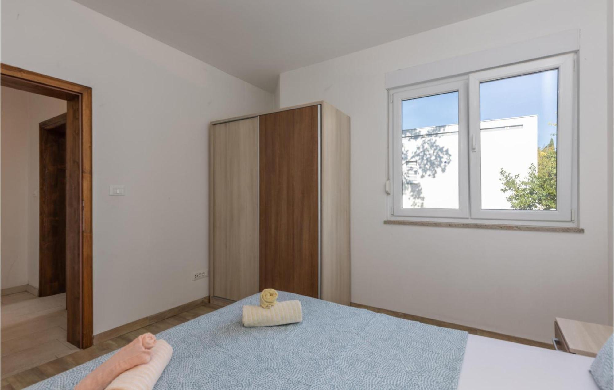 Amazing Apartment In Njivice With Kitchen Kültér fotó
