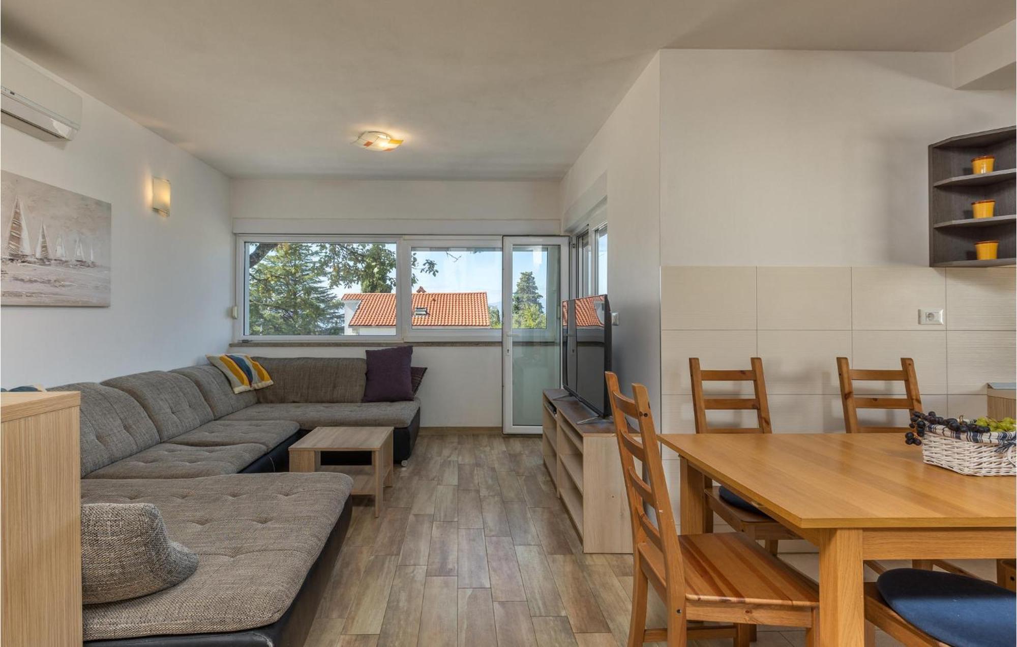 Amazing Apartment In Njivice With Kitchen Kültér fotó